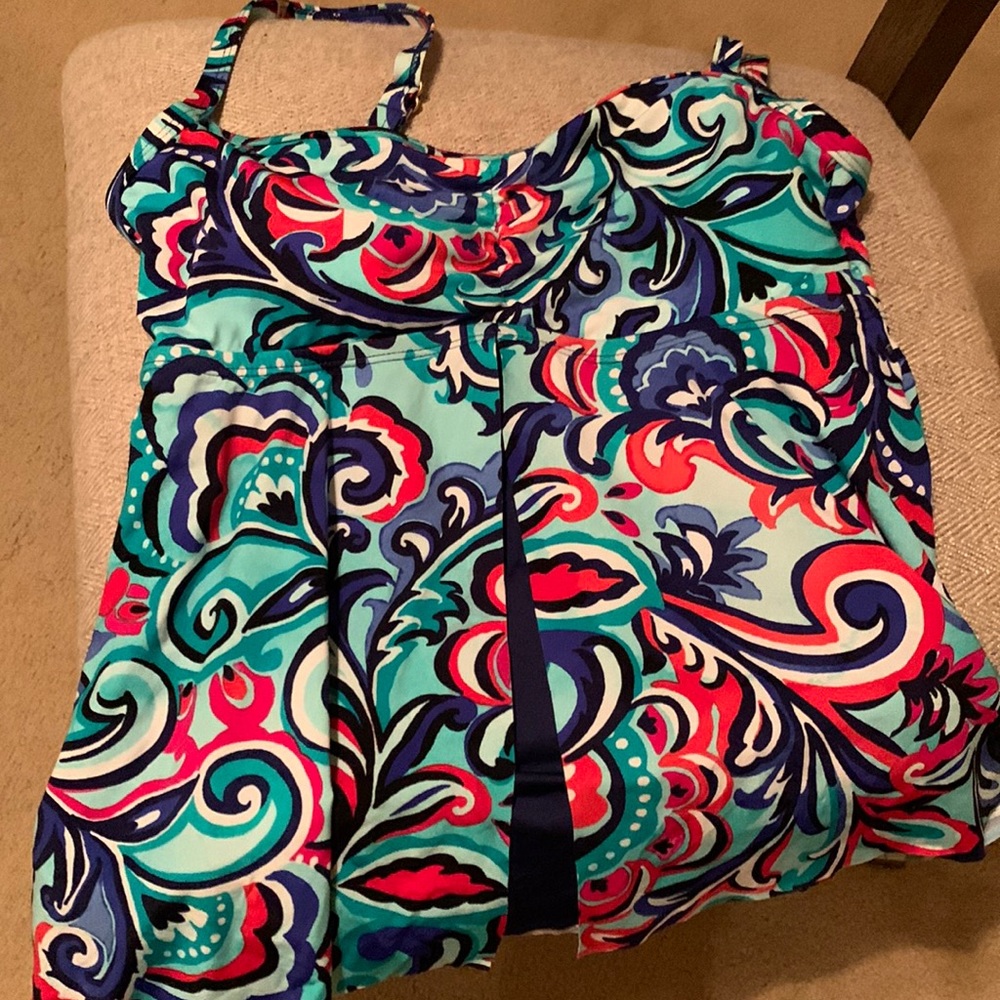 24th and Ocean Flyaway Tankini Swim Top Size M (removable cups/adj. straps)